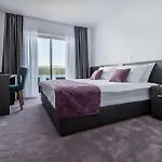 Novum 4* Неум