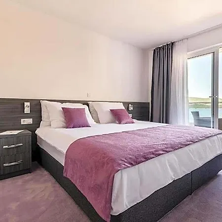 Novum 4* Неум