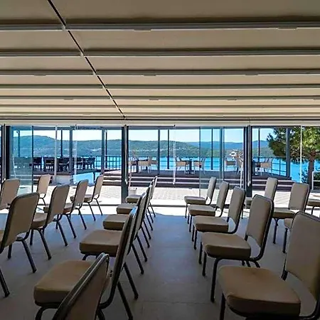 Novum 4* Неум